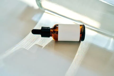 Ectoin serum dropper bottle with blank label 库存照片