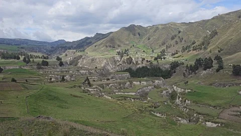 Ecuador, Quilotoa Loop – Cañón del Río Toachi, Canyon, Cloud Forest [8K] Stock Footage 331565804
