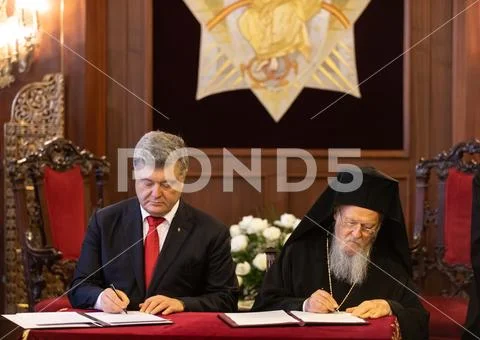 Ecumenical Patriarch Bartholomew and pesitent of Ukraine Petro Poroshenko Stock Photos