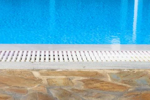 Edge of the swimming pool overflow Foto stock