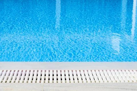 Edge of the swimming pool overflow Foto stock