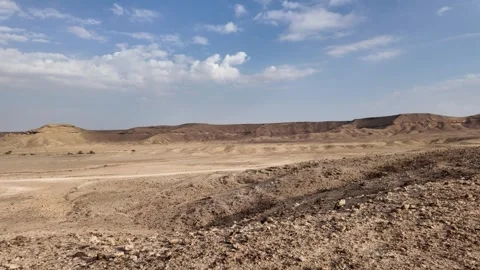 Edge of the World cliffs at Tuwaiq mountain escarpment in Riyadh, Saudi Arabia Stock Footage 336697397
