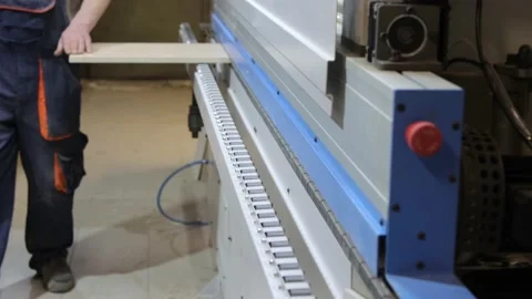 An edgebanding machine in workshop 库存影片 133356075