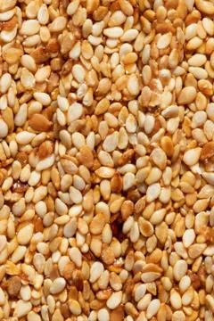 Edible solid background sesame seeds in caramel Foto stock