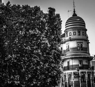Edificio de La Adriatica in black and white in Sevilla 스톡 사진