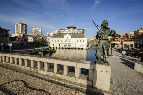 Edificio de la antigua capitania del puerto, canal Do Cojo, Aveiro, Beira Lit Stock Photos