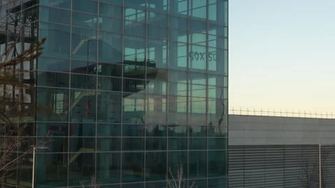 Edificio en cristales del centro acuatico ciudad deportiva al lado del Wanda 스톡 동영상 264821904