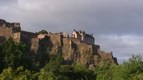 Edinburgh Castle moving clouds Stock Footage 154043567