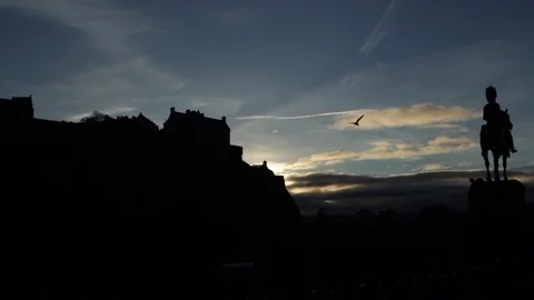 Edinburgh castle silhouetted against a blue sky 스톡 동영상 83213060