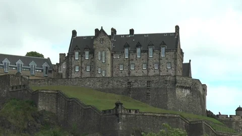 Edinburgh Castle Zoom Out to Square 스톡 동영상 79276076
