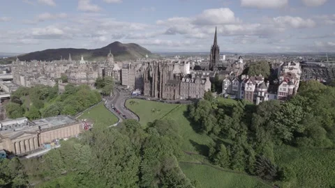 Edinburgh city view with monuments, Tolbooth Kirk and Edinburgh Castle Stock Footage 222840777