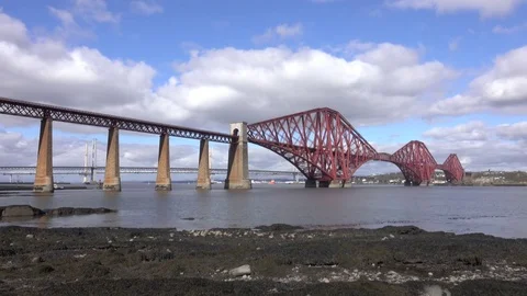 Edinburgh Forth Bridge oblique wide shot low angle 4K 動画素材 81163967