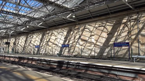 Edinburgh Waverley Station Platform 動画素材 94407994