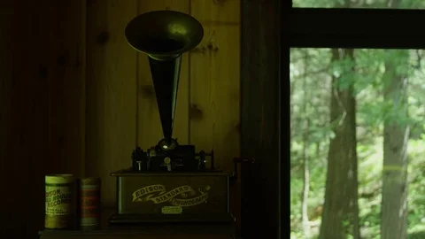 Edison phonograph Vídeos de archivo 76884925
