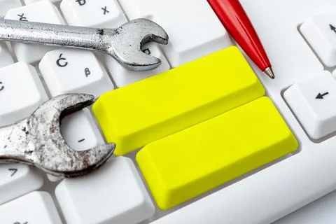 Editing Retyping Report Spelling Errors, Typing Online Shop Inventory, Internet 写真素材
