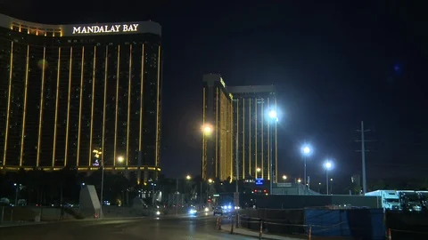 Editorial - 10-1-17 - Las Vegas Shooting - Tilt Up Mandalay Bay Crime Scene W Vídeos de archivo 99377427