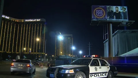 Editorial - 10-8-17 - Las Vegas Shooting - Mandalay Bay Crime Scene Wide Vídeos de archivo 99377429