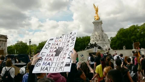 Editorial, Black Liver Matter protest in London, June 2020, Buckingham Palace Stockbeeldmateriaal 133202078
