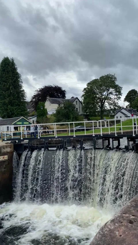 Editorial: Canal Lock Chamber Video stock 169637097