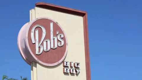 Editorial Footage - Bob's Big Boy Burbank Classic Sign: Oct 2, 2025 Видео 319460083