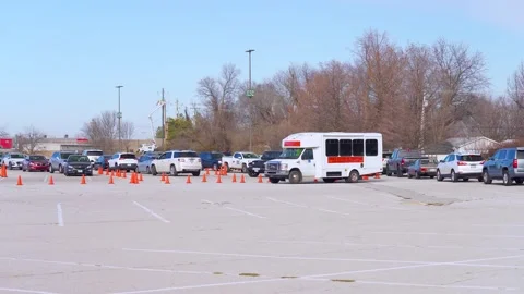 Editorial: Free Covid 19 testing in mall parking lot Vídeos de archivo 144417808