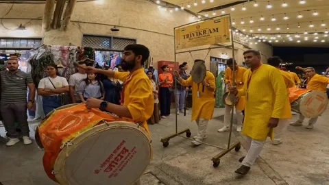 Editorial Indian Dhol Tasha Drum Performance At Old Souk Dubai Видео 343821067