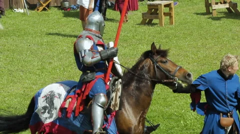 Editorial- Knight Fall off a horse during a historic medieval festival Video stock 58740925