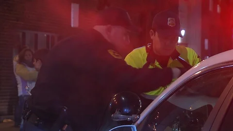 Editorial Police Process Arrest Papers 스톡 동영상 100657300