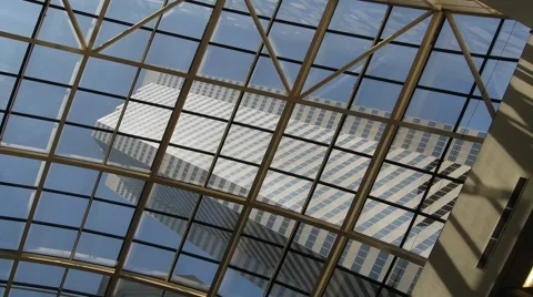 Editorial: Time Lapse View of Skyscraper Through Glass Video stock 2040836
