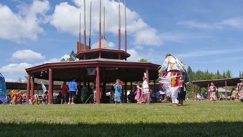 EDITORIAL: Unidentified Native American perfoms rithual dance 스톡 동영상 98486151