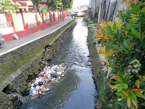 For Editorial Use Only, 01 August 2022, trash at Small River, condet East Jak Stock-Fotos