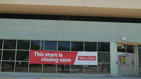 Editorial Use Only, March 27, 2025, St. Petersburg, FL, USA, Winn Dixie, winn, d Stock Footage 305278434