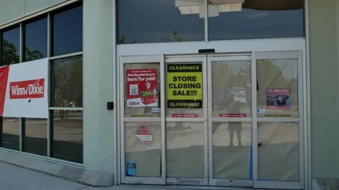 Editorial Use Only, March 27, 2025, St. Petersburg, FL, USA, Winn Dixie, winn, d Stock Footage 305278450