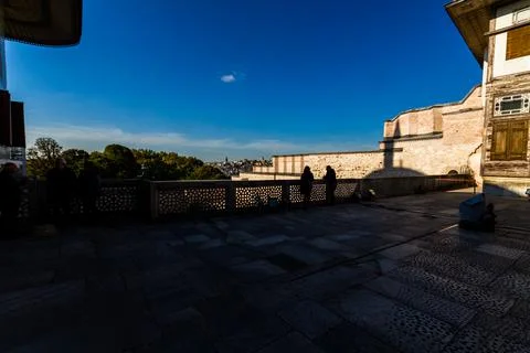 Editorial, View over Istanbul from the Topkapi Palace Museum  with tourists i Fotos Stock