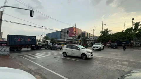 EDSA Extension Traffic Flow, Pasay City 4K 60fps Video stock 338350118