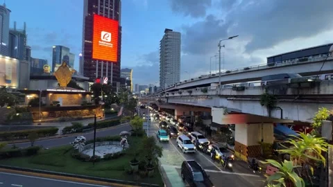 EDSA Ortigas Junction Traffic LED Billboard Sunset Skyline Wide 4K 60fps 스톡 동영상 338186743