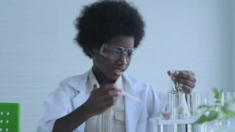 Education concept of 4k Resolution. Students are explaining experiments invol Video stock 164927085