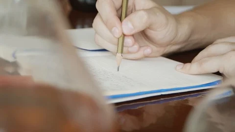 Education students testing exam with pencil drawing selected multiple-choice  Vidéo 113347918