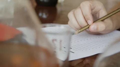 Education students testing exam with pencil drawing selected multiple-choice  Vídeo Stock 113347938