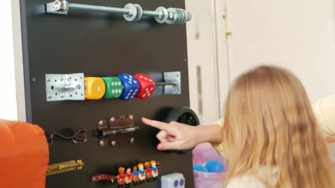 Educational board, busy cube, children's educational toy is handmade. Vídeo Stock 171875107