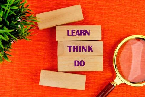 Educational elements emphasize learning, thinking, and doing as essential c.. Stockfoto's