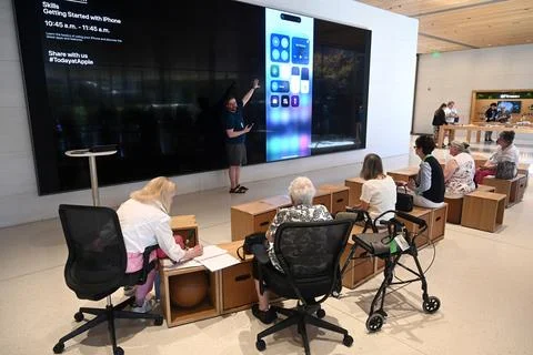 Educational presentation for clients at the Apple Store in Seattle. Stock Photos