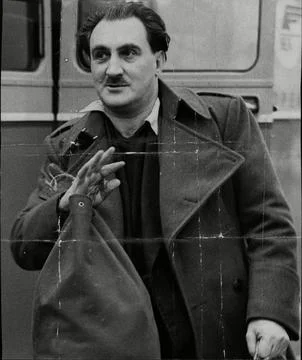 Edward Johnston-noad Self-styled 'count' Arrested In Paris On Charges Of False P Foto stock