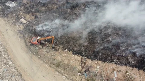 Eexcavator dig to avoid spread of fire Stock Footage 208550449