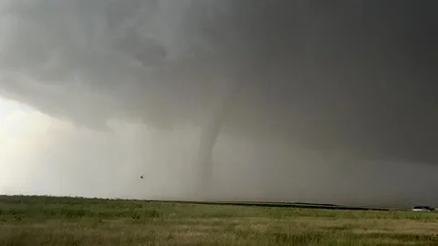 EF3 Tornado Shrouds Itself in Dust 스톡 동영상 279956178