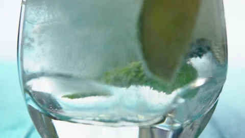 Effervescent bubbles in a cold glass of lemonade Stock Footage 94054943