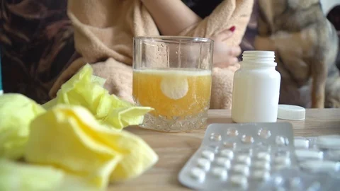 Effervescent cold pill dissolves in glass of water Stock Footage 116674756