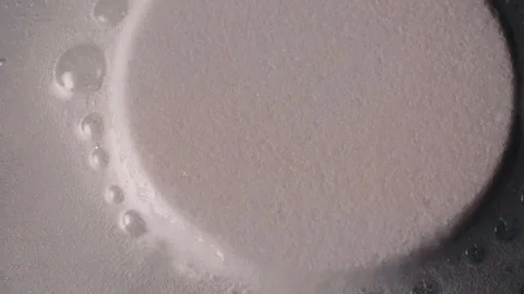 The effervescent tablet is dissolved in water Stock Footage 70640720