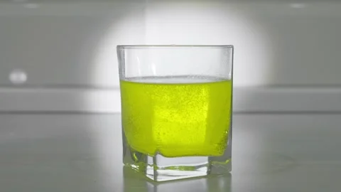 Effervescent tablet dissolves in glass of water 動画素材 279025692