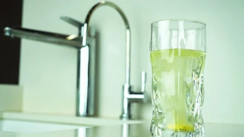 Effervescent tablet dissolves in a transparent glass Stock Footage 147181664